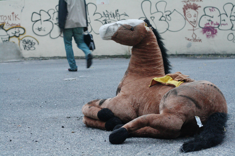 Plush horse toy dumped on the street.<br />FRANCE, Marseille | 2008